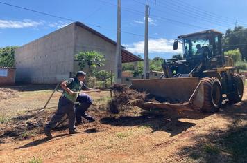 Distrito do Salto recebe mutirão de limpeza e capinação; bairro Tapiá será o próximo